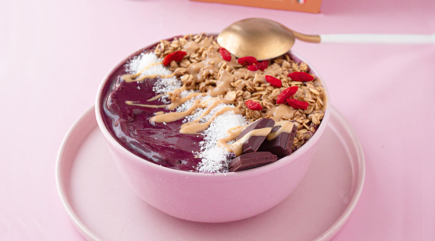 Nossa acaibowl and Nu Morning granola