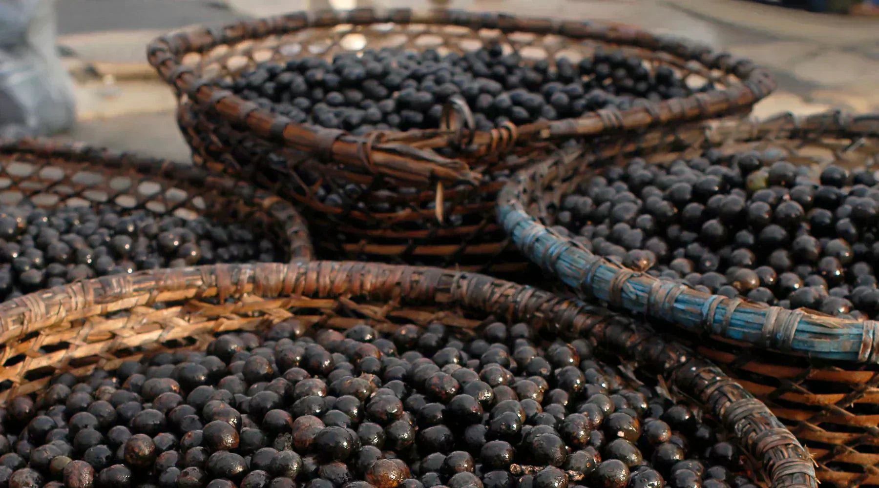 Açai dans des paniers au Brésil
