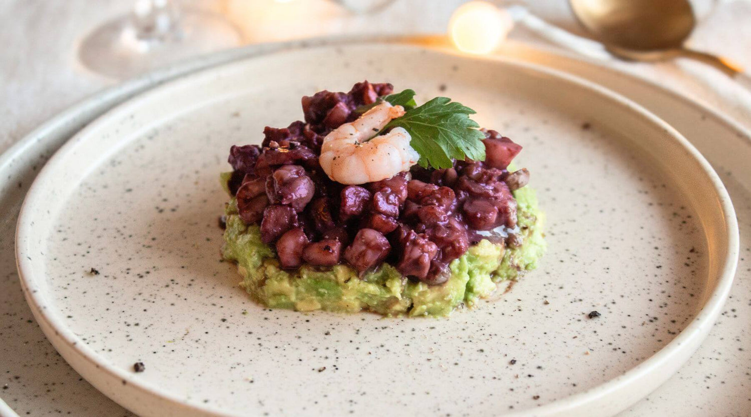 Tartare de crevettes, avocat et acai